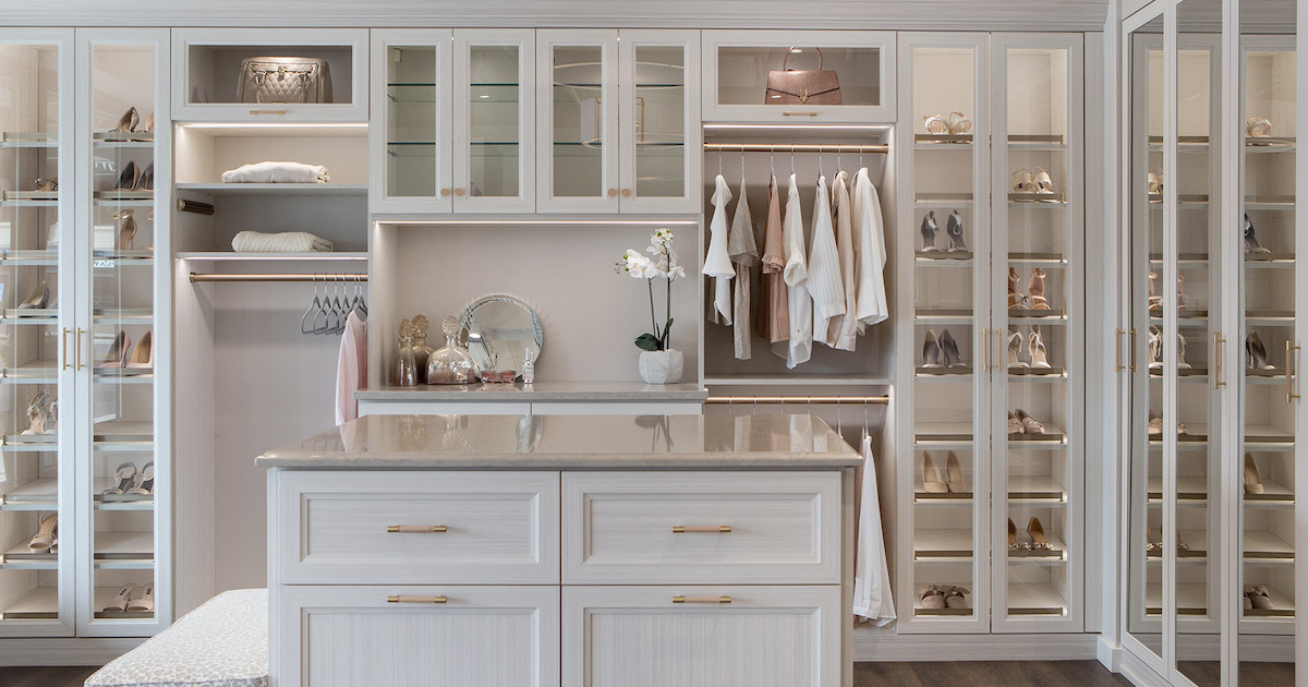 New Year, New Closet: Selecting the Finish and Hardware for Your Custom Closet
