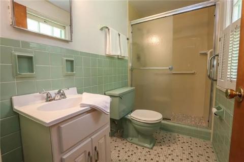 before renovation of out of date bathroom