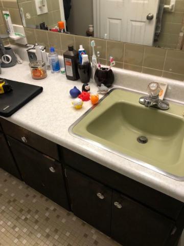 outdated green sink in bathroom