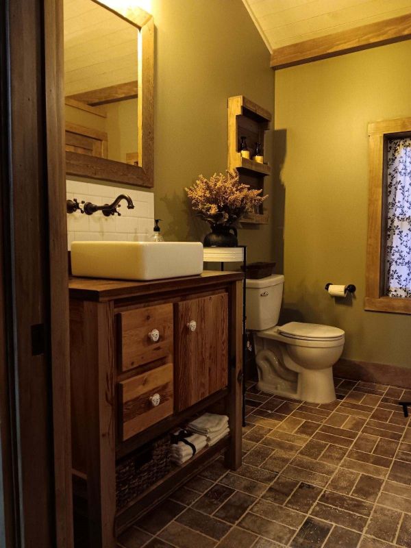 Monroe Street 1 bathroom