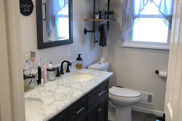 Donna Marie Circle bathroom