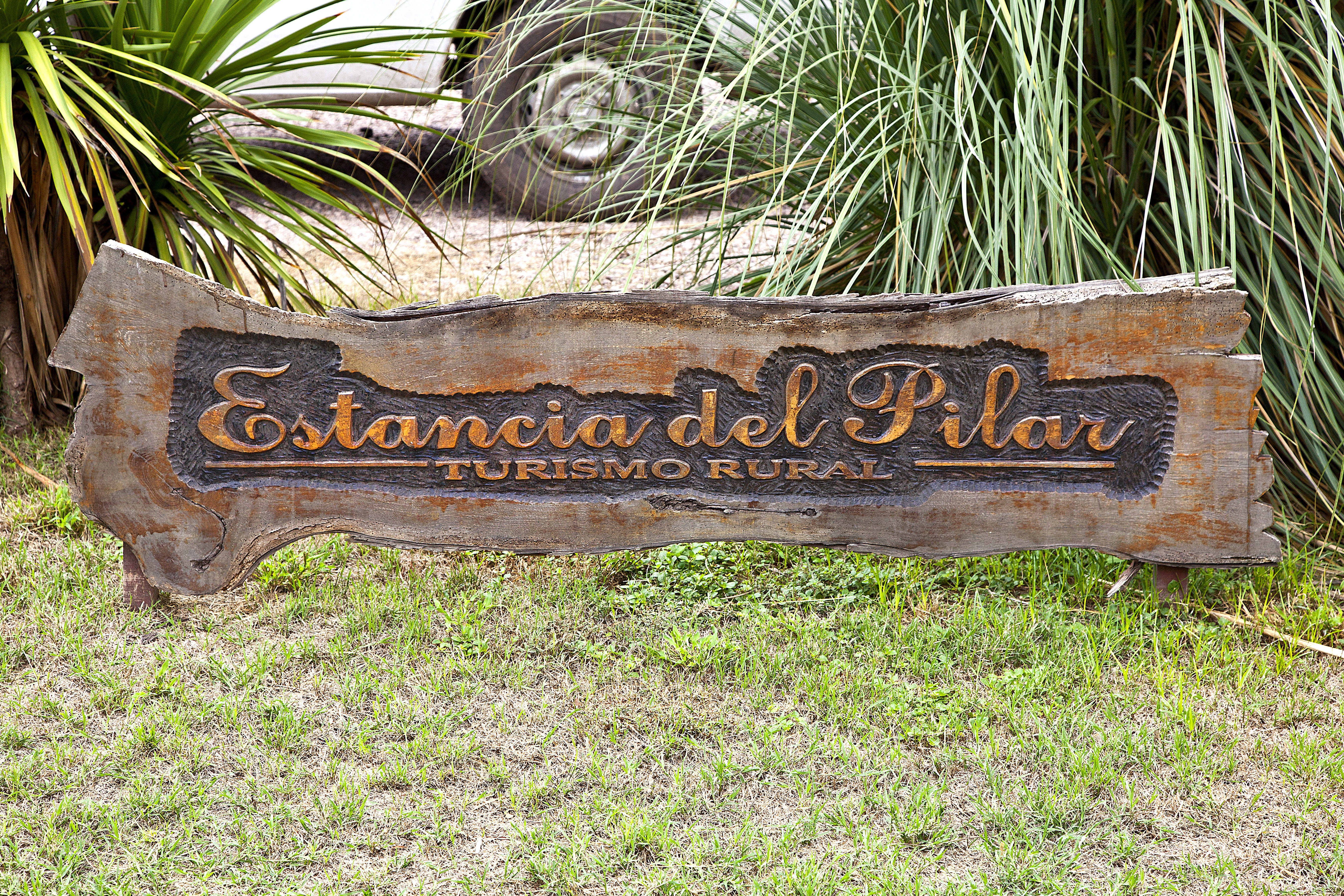 estancia del pilar sign