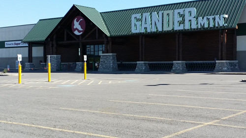 Exterior of a Gander Mountain store with an empty parking lot and handicapped parking signs.