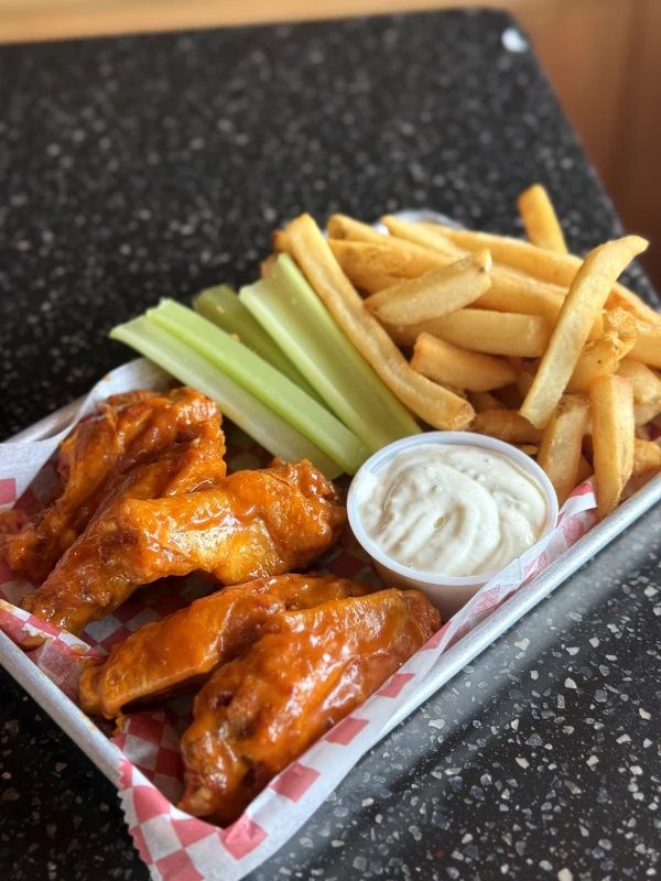 5 CLASSIC WINGS & FRIES 12