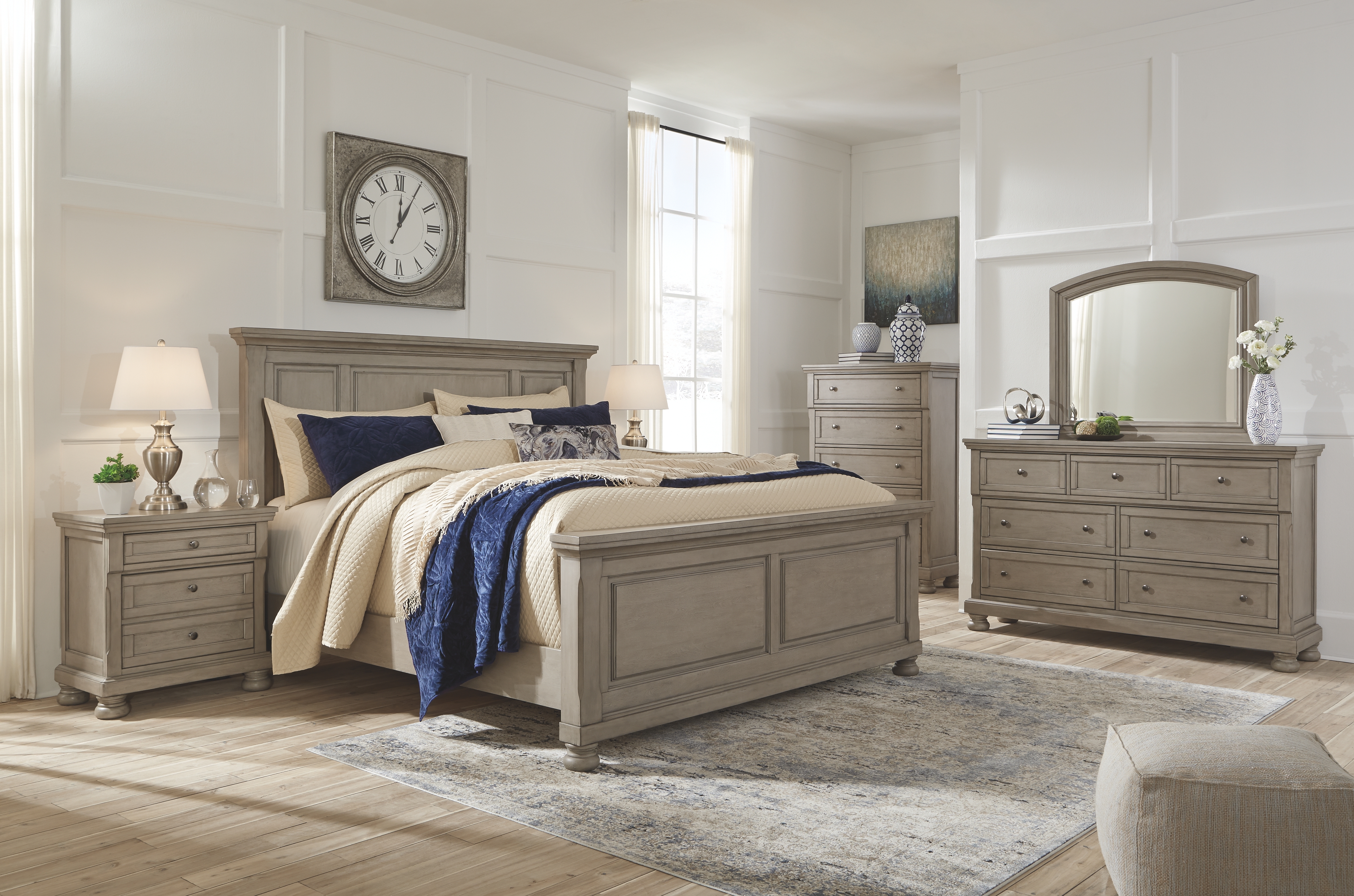 Lettner - 6 Pc. - Dresser, Mirror, Chest, California King Panel Bed - Light Gray