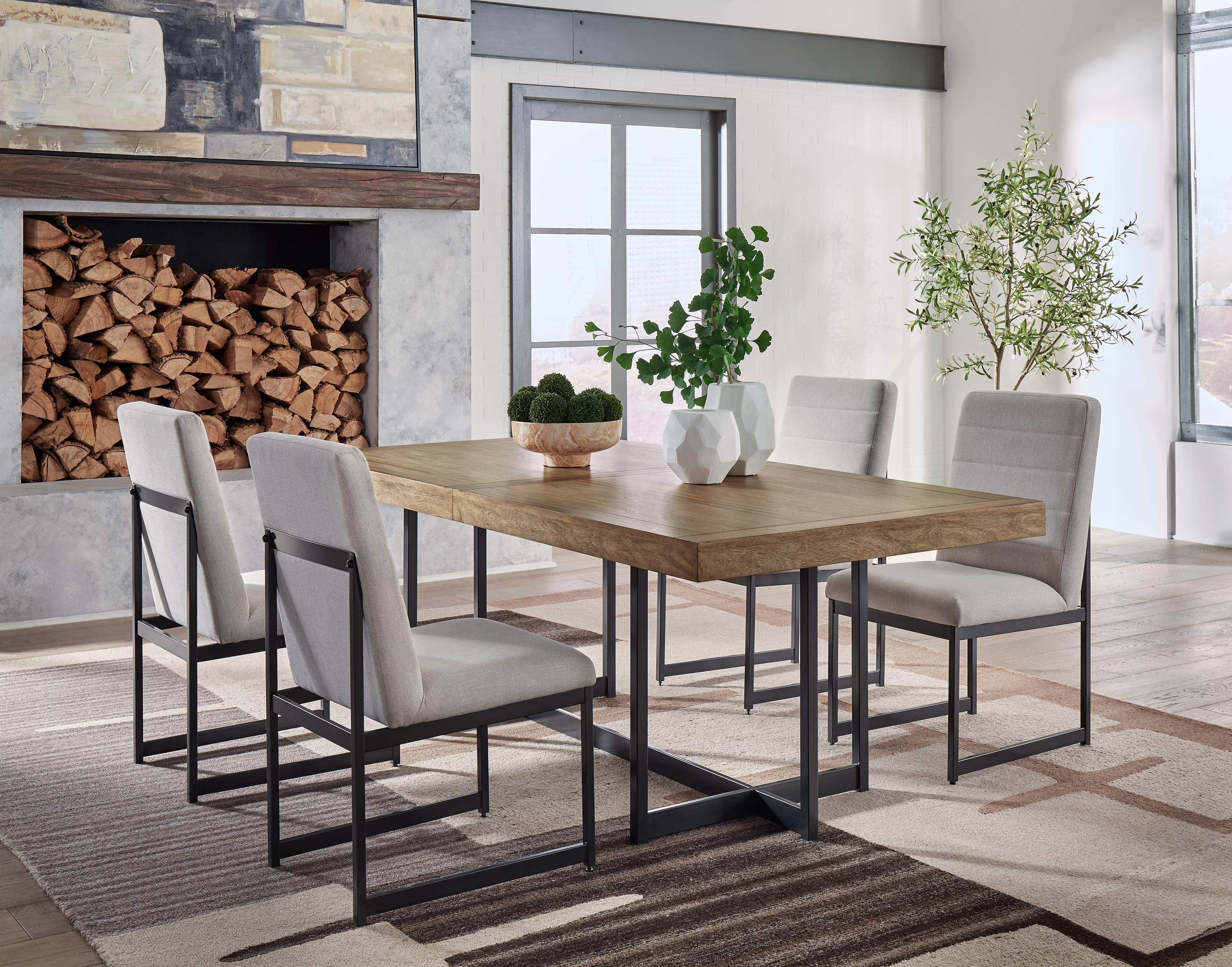 Tomtyn - 5 Pc. - Rectangular Dining Extension Table, 4 Side Chairs - Light Brown