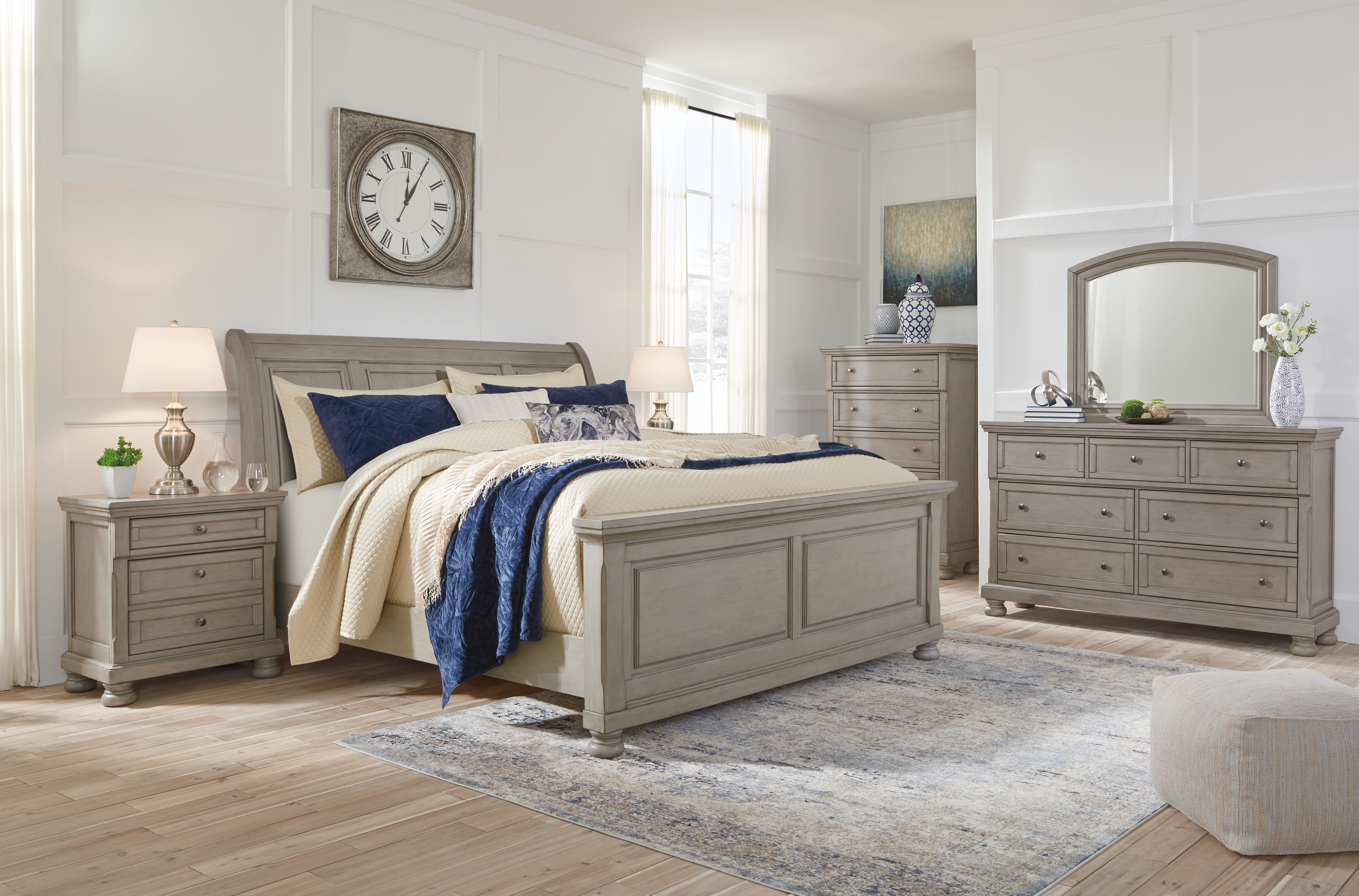 Lettner - California King Sleigh Bed - 7 Pc. - Dresser, Mirror, Cal King Bed, 2 Nightstands - Light Gray