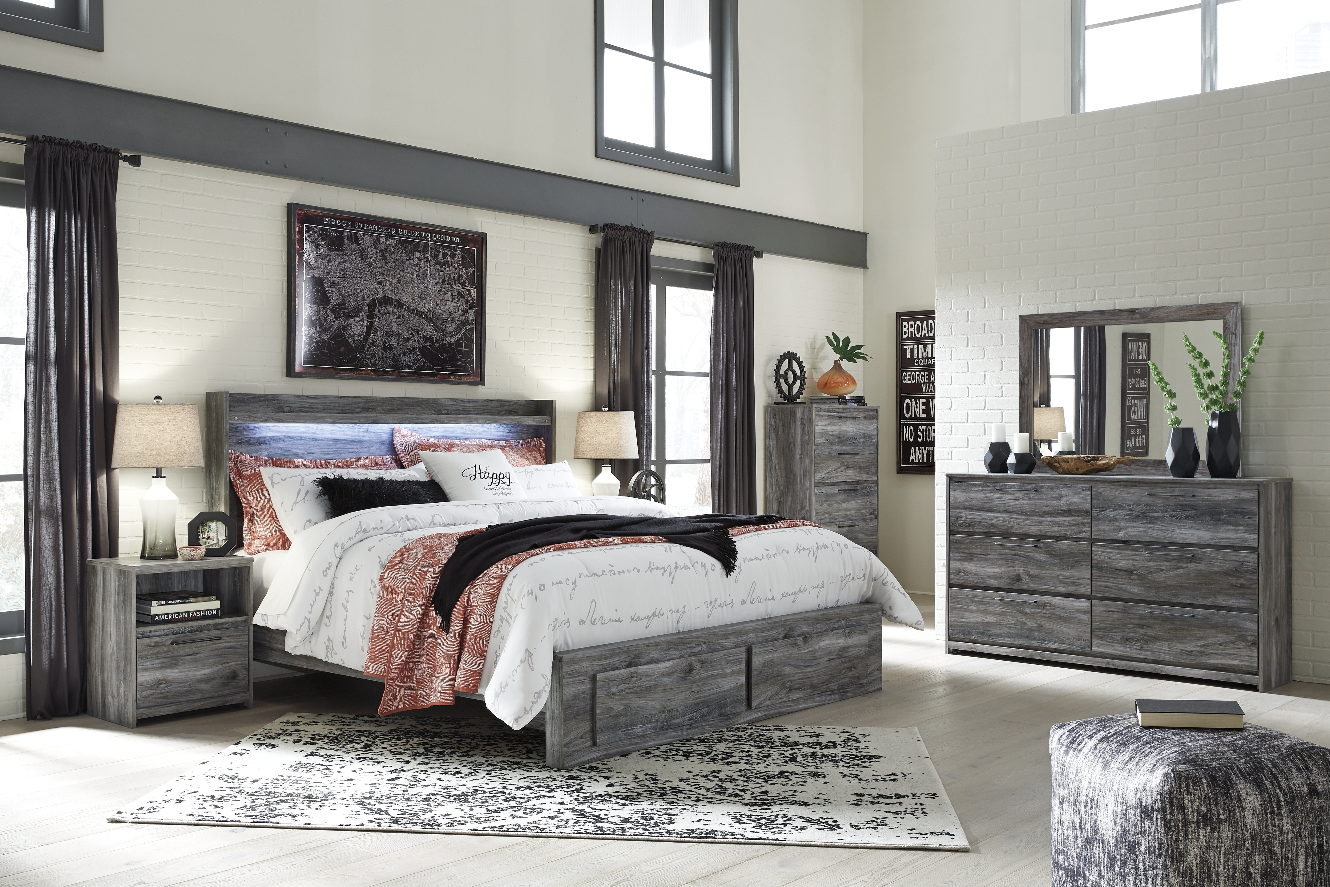 Baystorm - 5 Pc. - Chest, Queen Panel Bed with 2 Storage Drawers - Gray