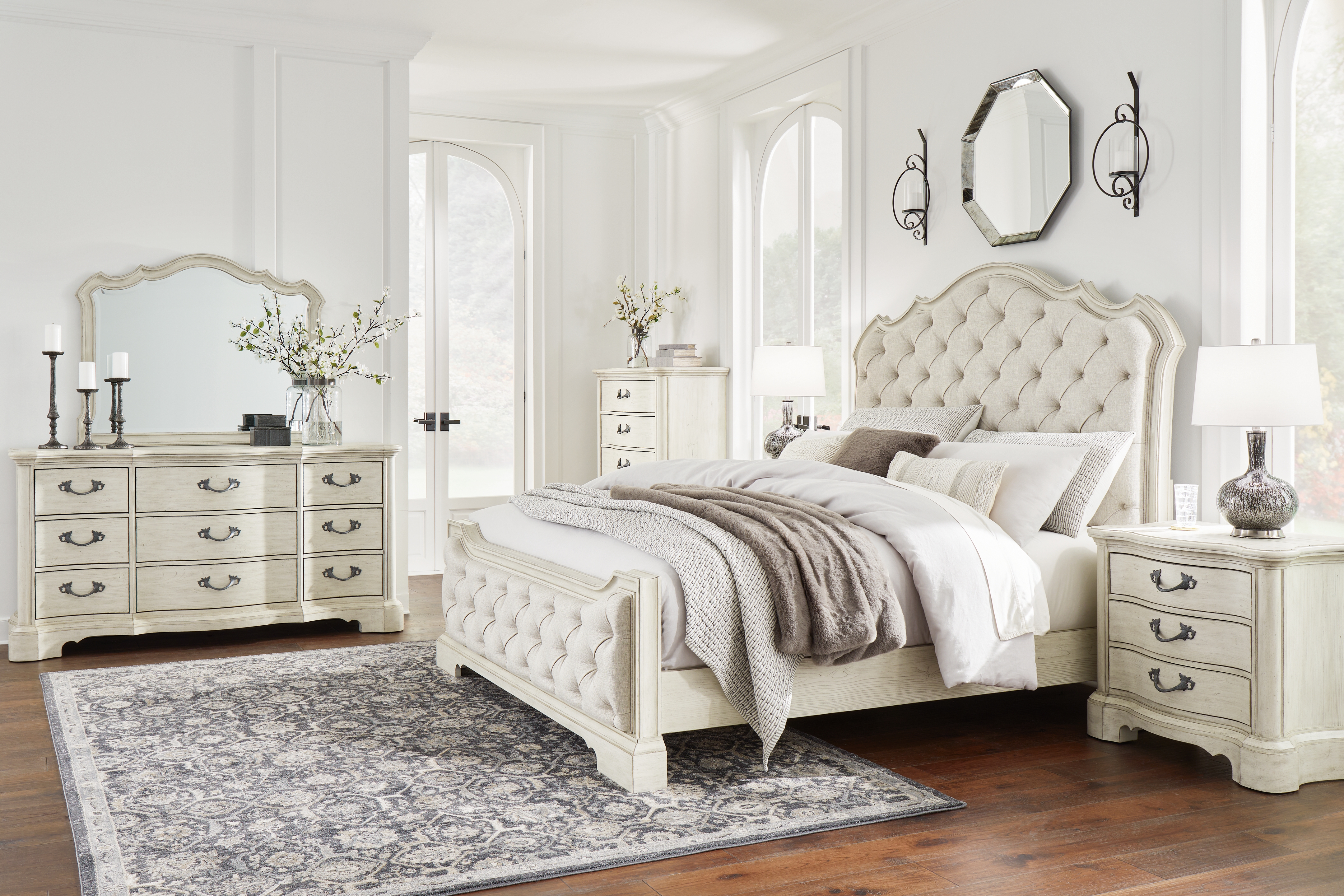Arlendyne - 7 Pc. - Dresser, Mirror, King Upholstered Bed, 2 Nightstands - Antique White