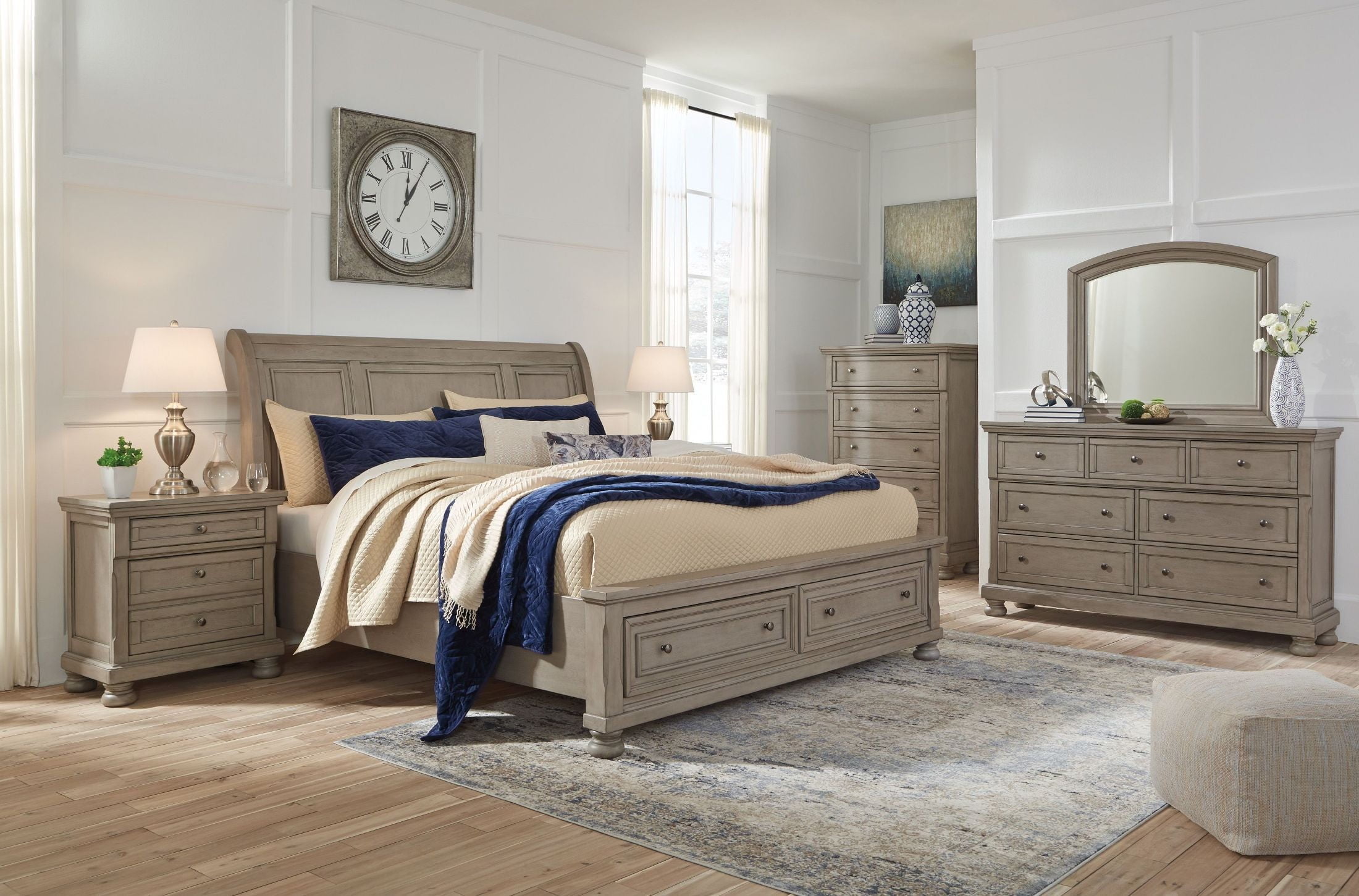 Lettner - 8 Pc. - Dresser, Mirror, Chest, Queen Sleigh Bed with 2 Storage Drawers, 2 Nightstands - Light Gray