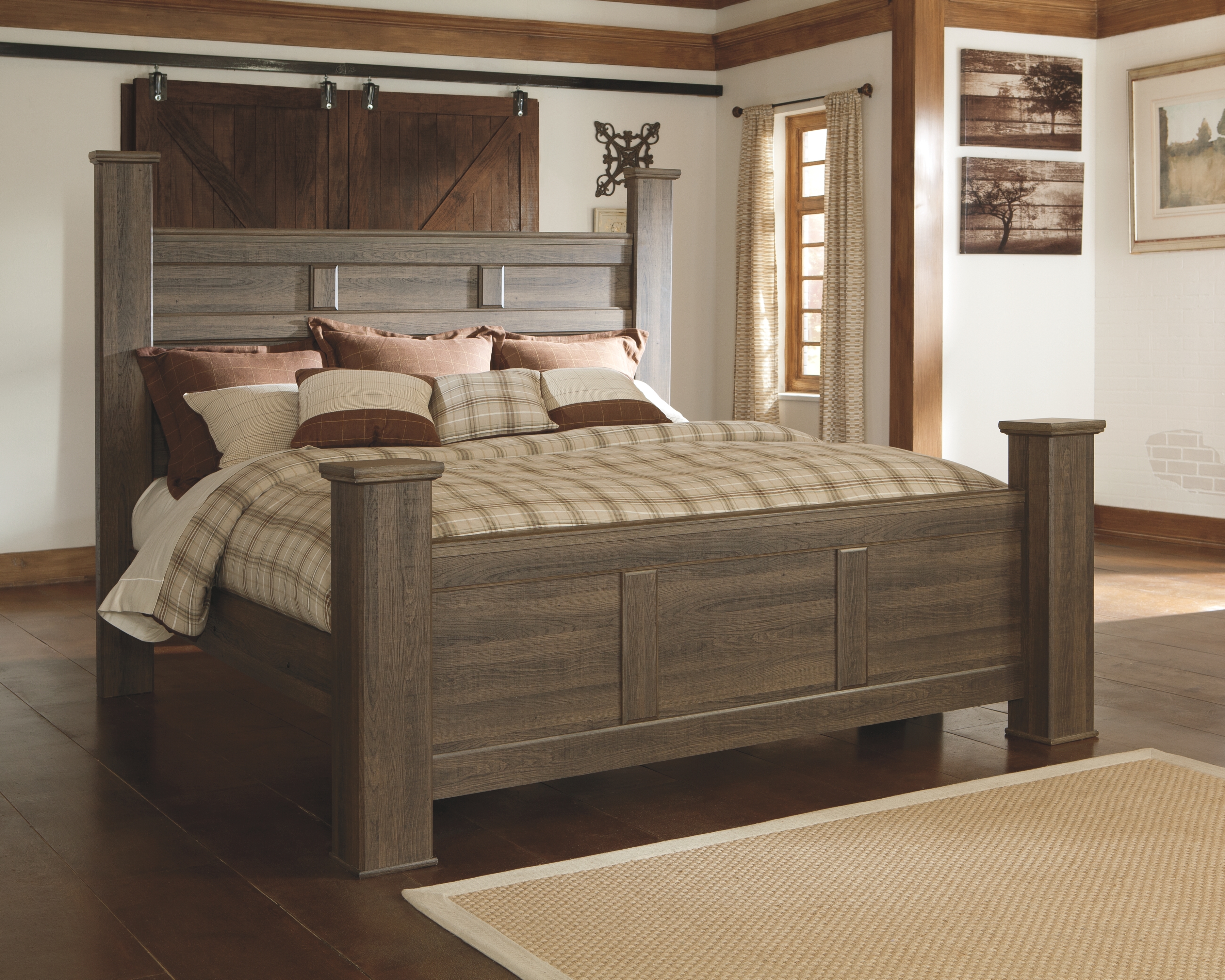 Juararo - King Poster Bed - Dark Brown