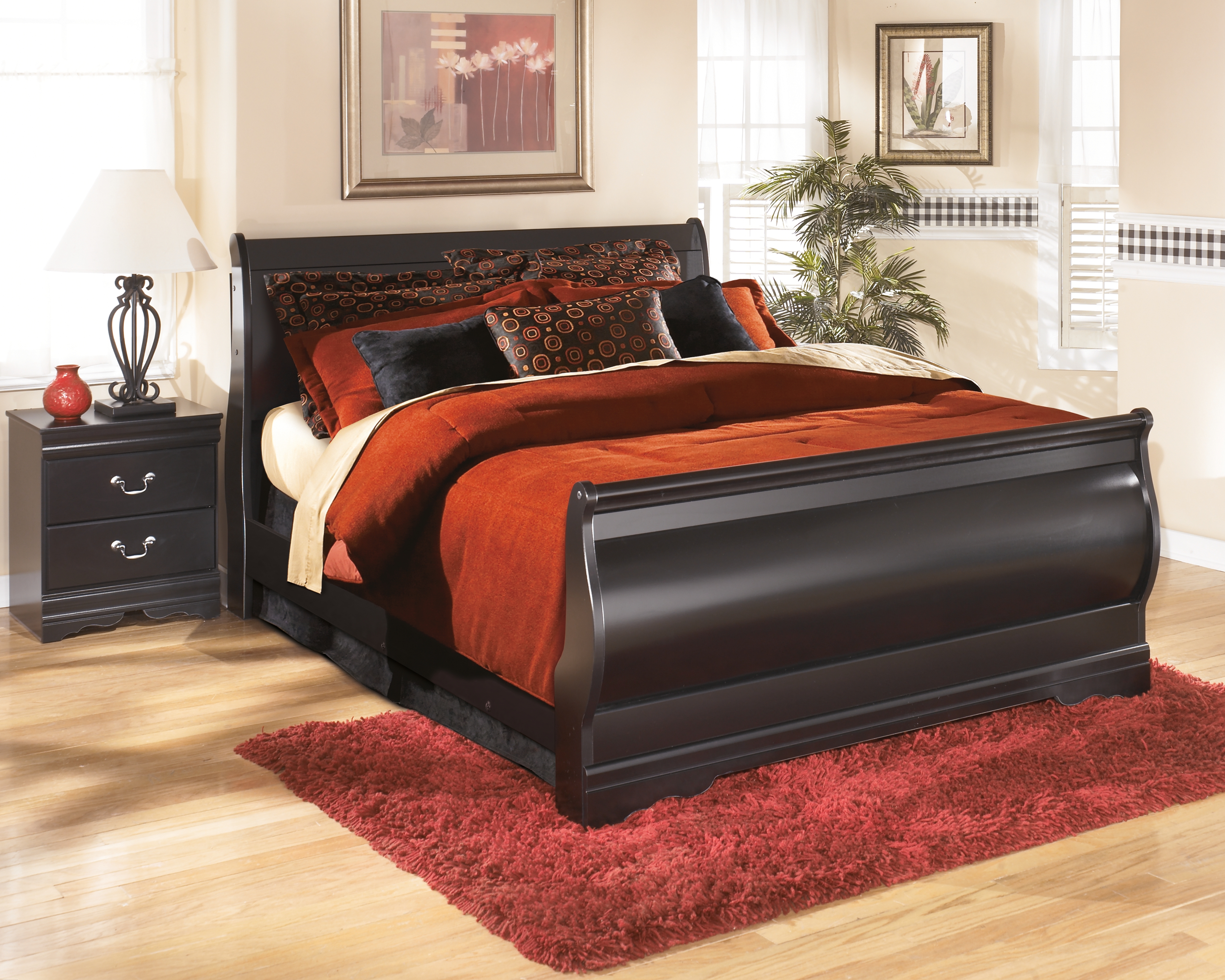Huey Vineyard - Queen Sleigh Bed - Black