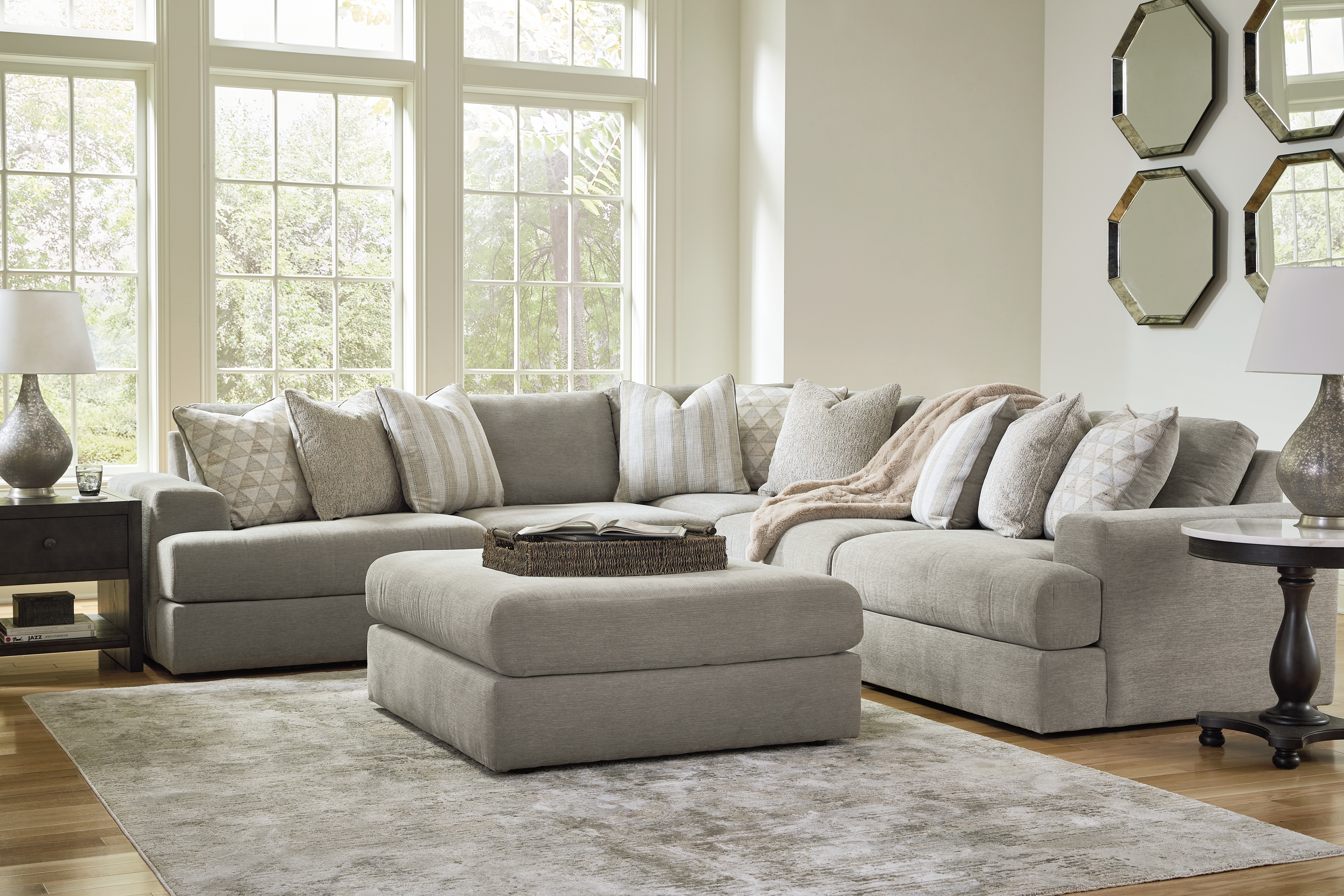 Avaliyah - 6 Pc. - 5-Piece Sectional, Ottoman - Ash