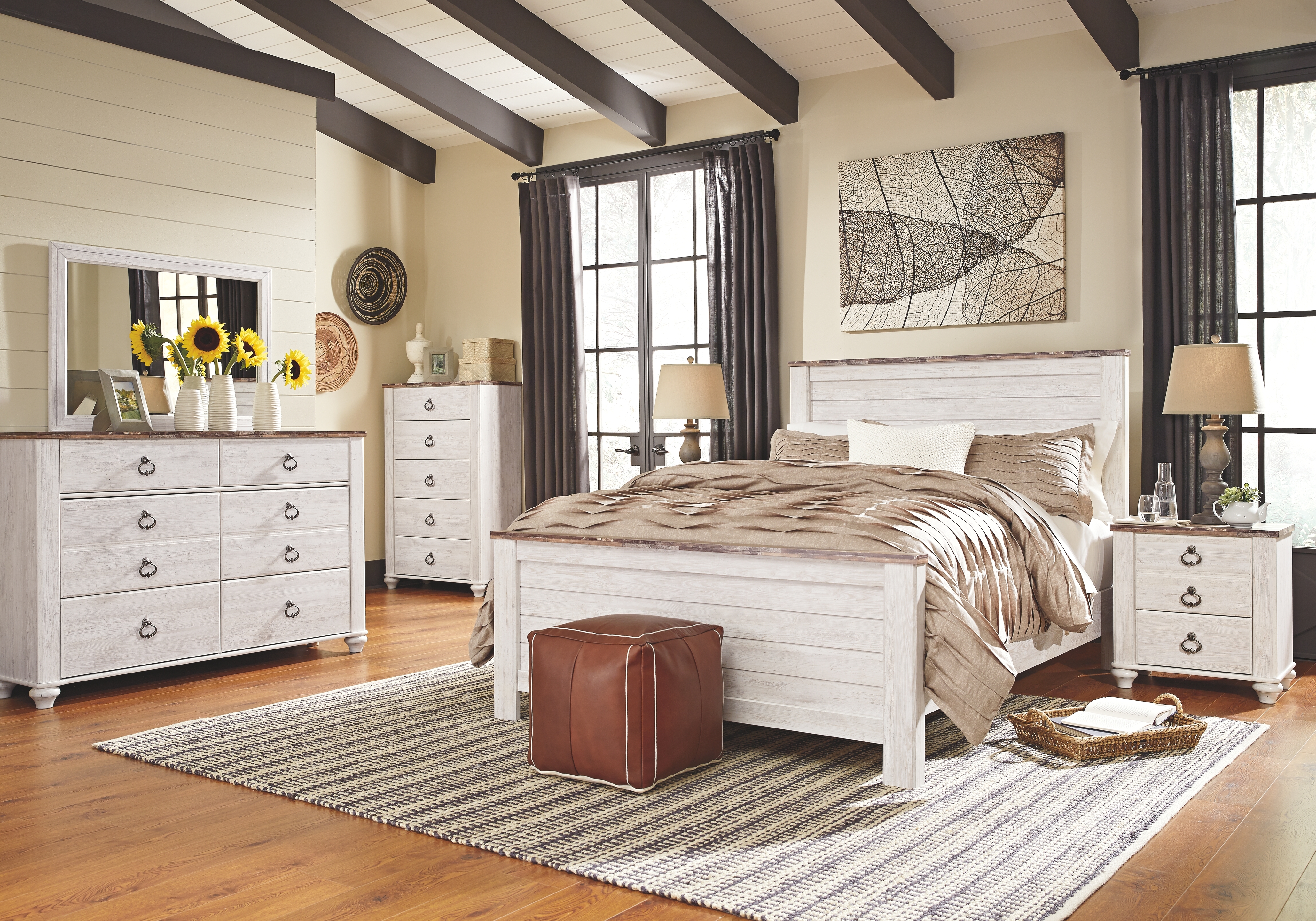 Willowton - 5 Pc. - Dresser, Mirror, Queen Panel Bed - Whitewash