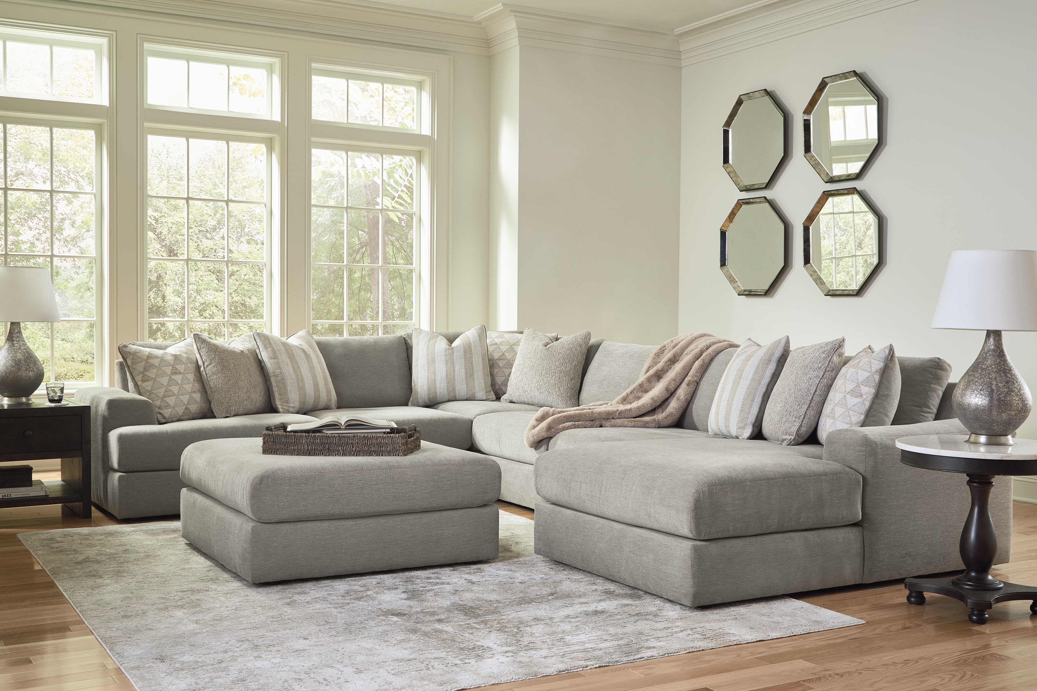 Avaliyah - 7 Pc. - 6-Piece Sectional With Raf Corner Chaise, Ottoman - Ash