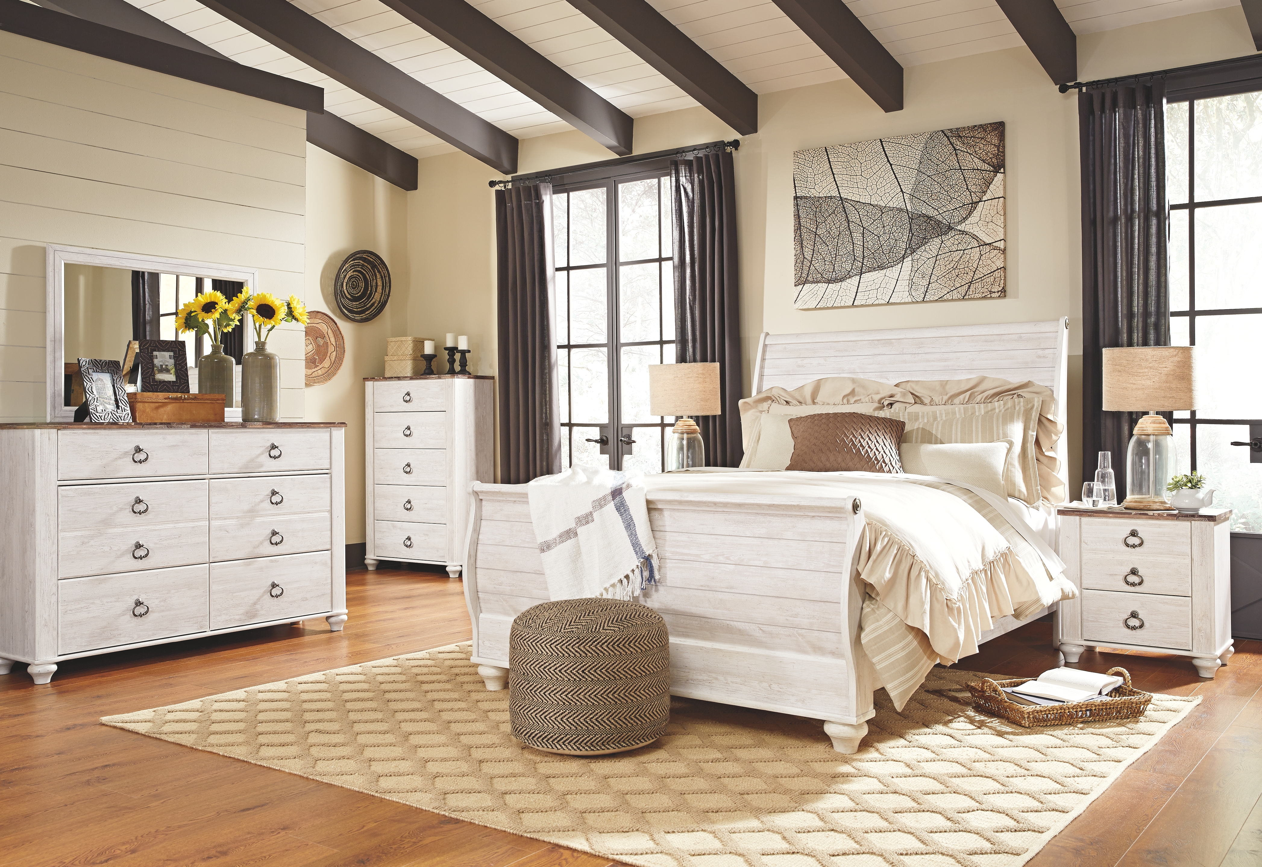 Willowton - 8 Pc. - Dresser, Mirror, Chest, Queen Sleigh Bed, 2 Nightstands - Whitewash