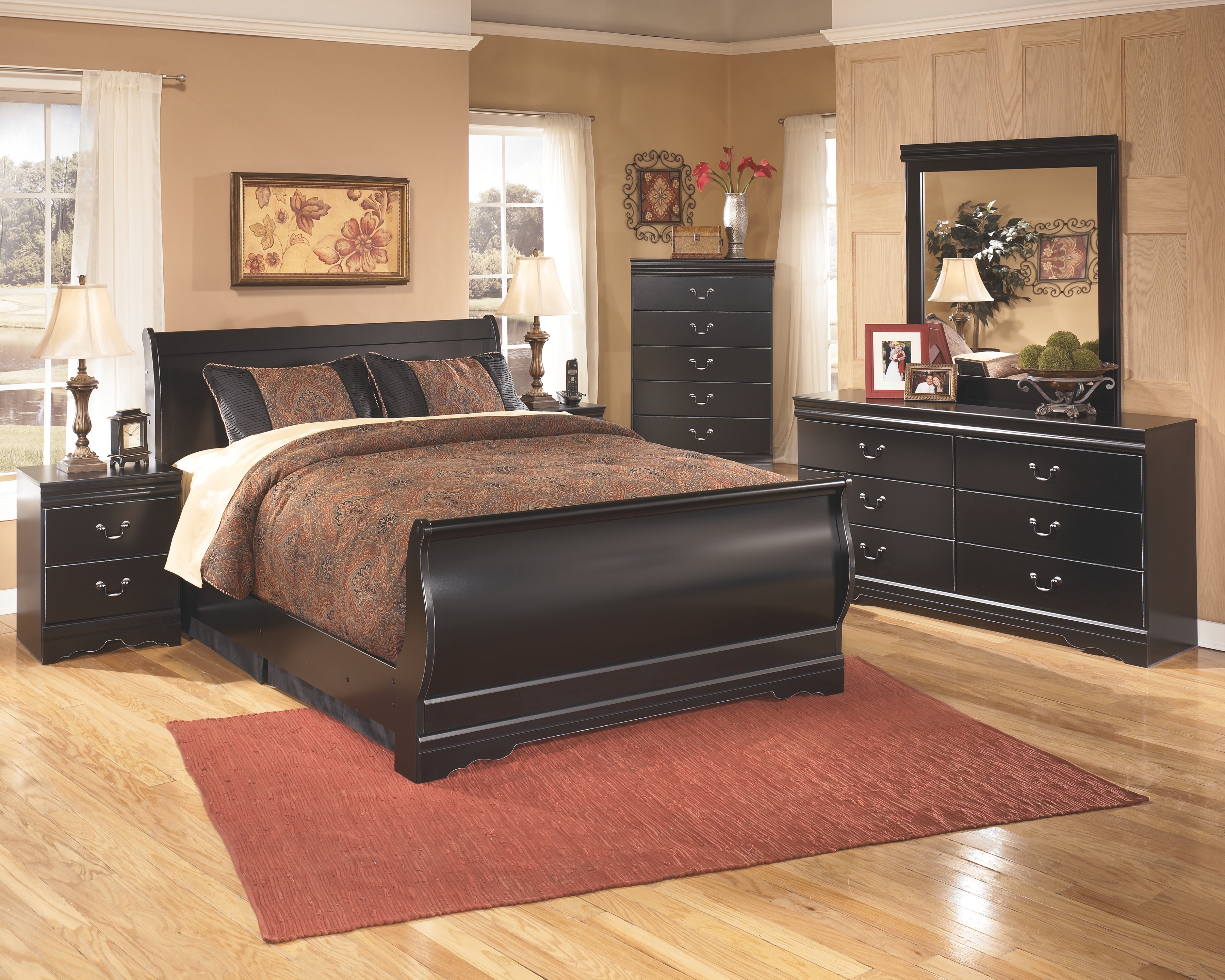Huey Vineyard - 5 Pc. - Dresser, Mirror, Full Sleigh Bed - Black