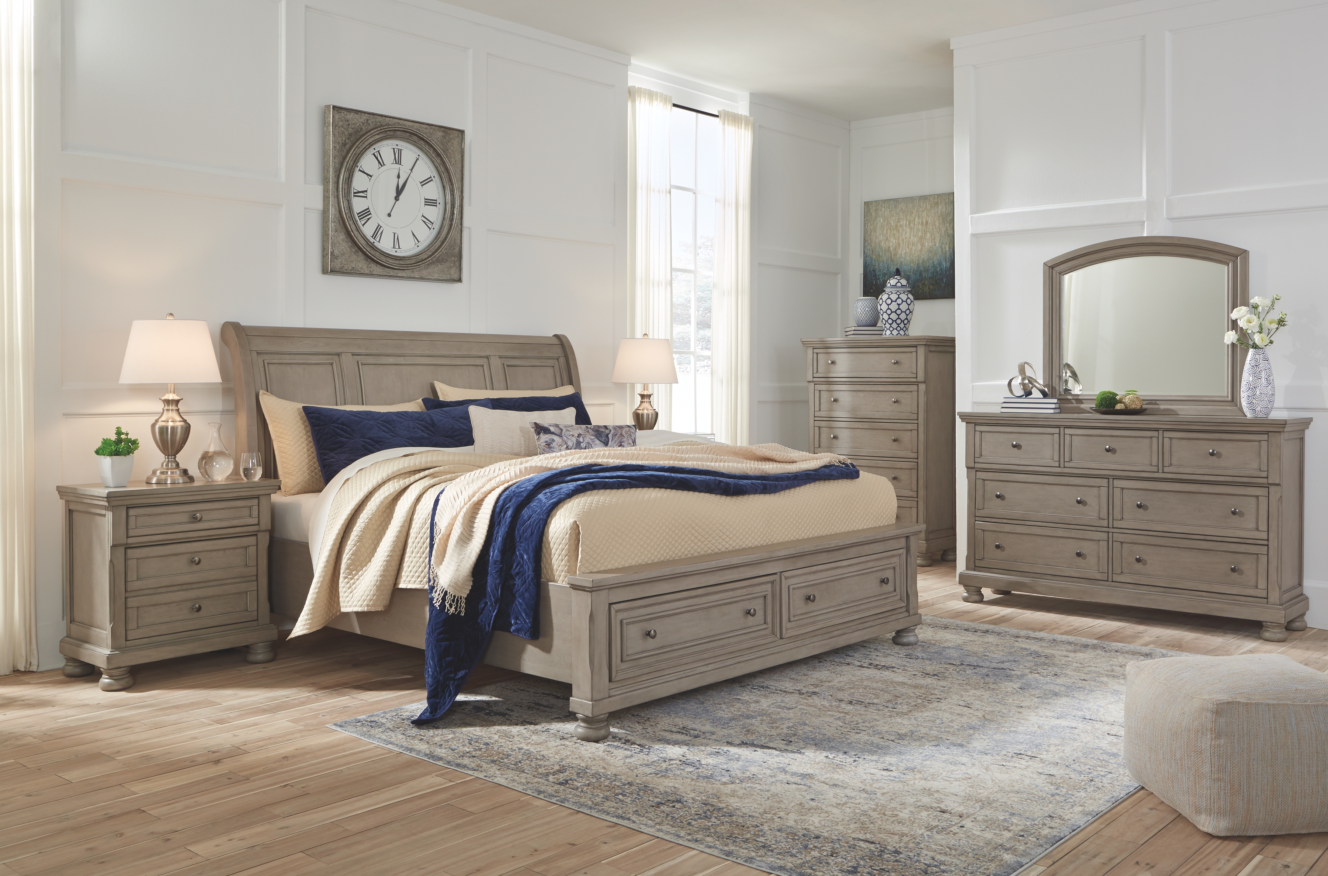 Lettner - 6 Pc. - Dresser, Mirror, Chest, Queen Sleigh Bed with 2 Storage Drawers - Light Gray