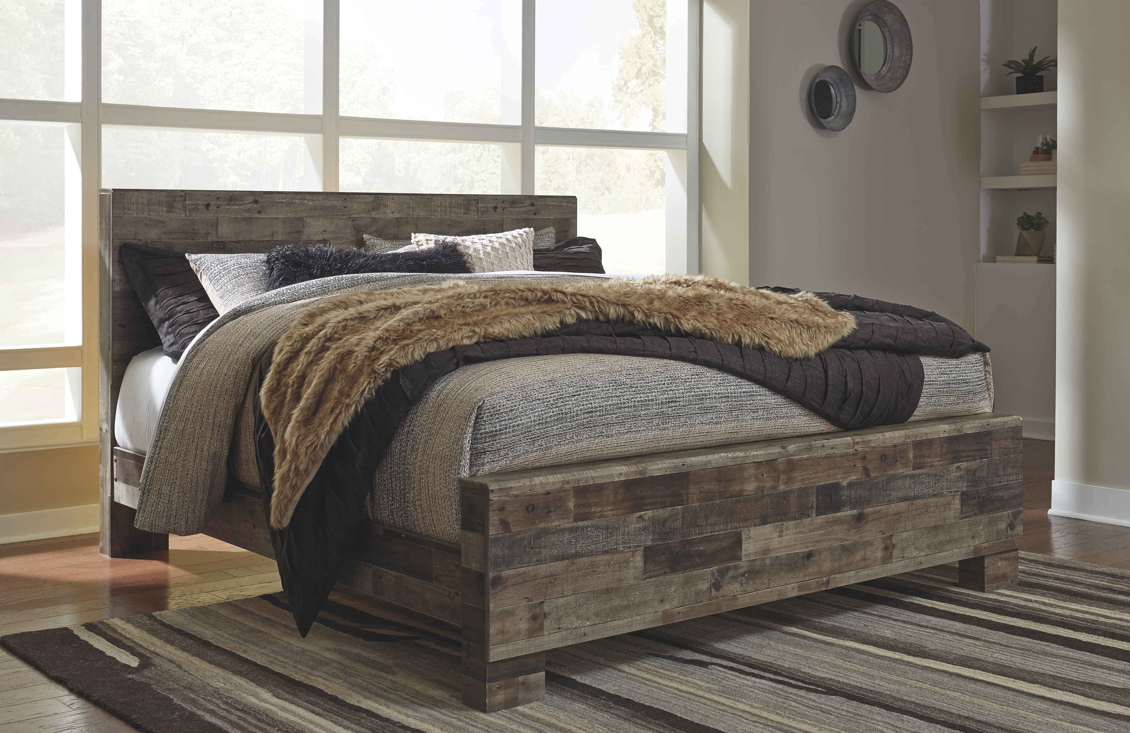 Derekson - King Panel Bed - Multi Gray