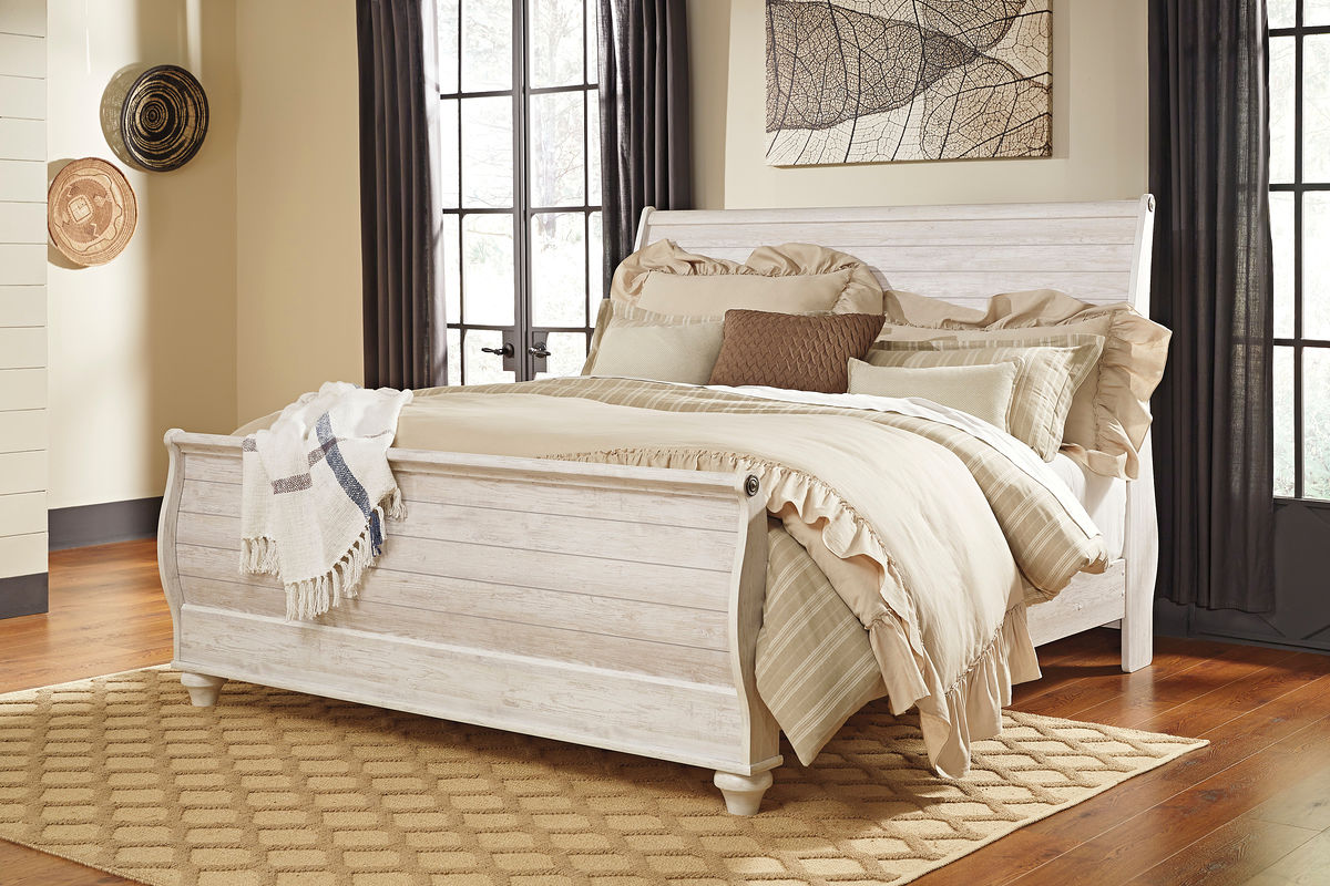 Willowton - King Sleigh Bed With Faux Plank Design - Whitewash