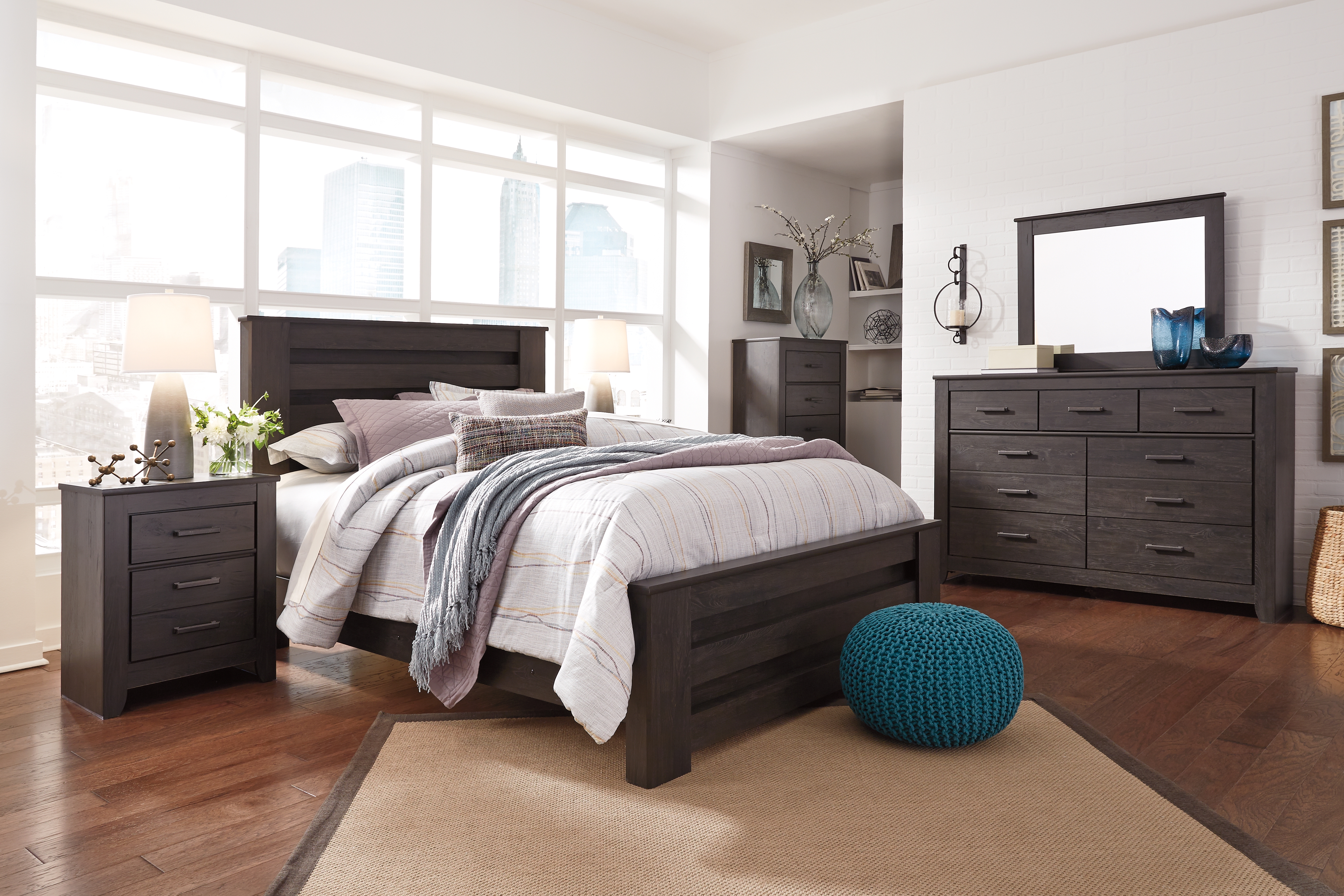 Brinxton - 7 Pc. - Dresser, Mirror, King Panel Bed, 2 Nightstands - Charcoal