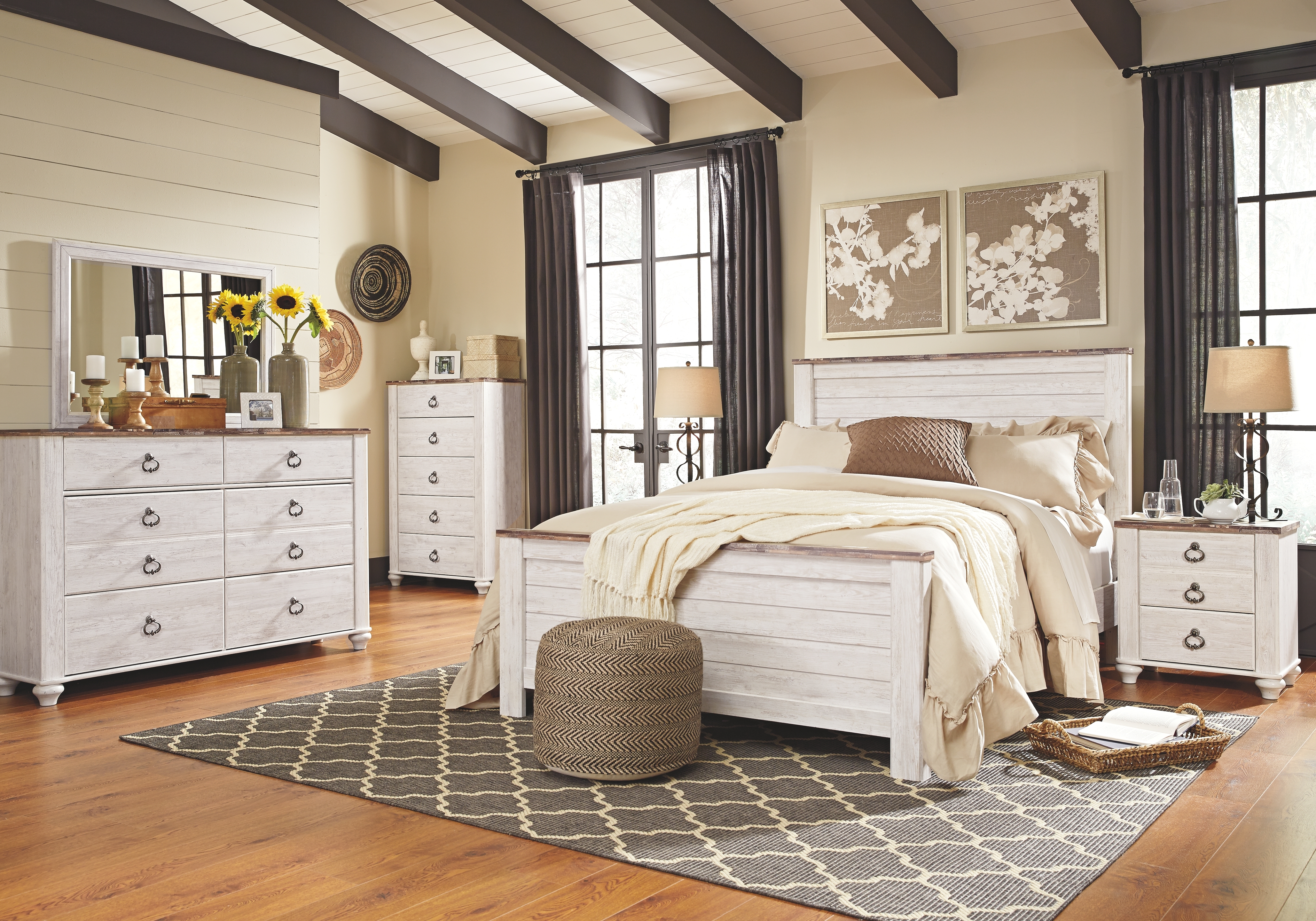 Willowton - 8 Pc. - Dresser, Mirror, Chest, Queen Panel Bed, 2 Nightstands - Whitewash