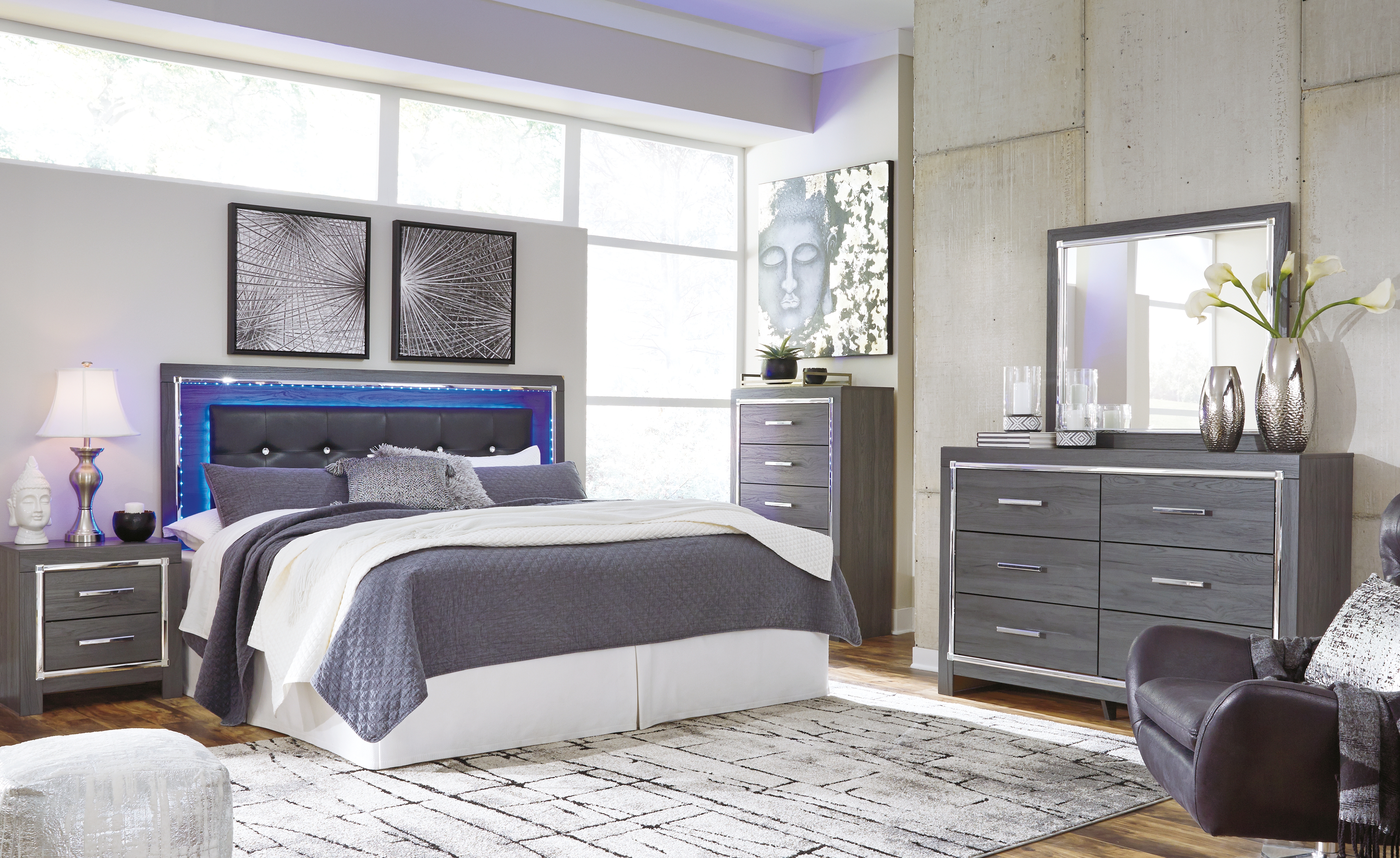 Lodanna - 5 Pc. - Dresser, Mirror, King Upholstered Panel Headboard with Bolt on Bed Frame, Nightstand - Gray