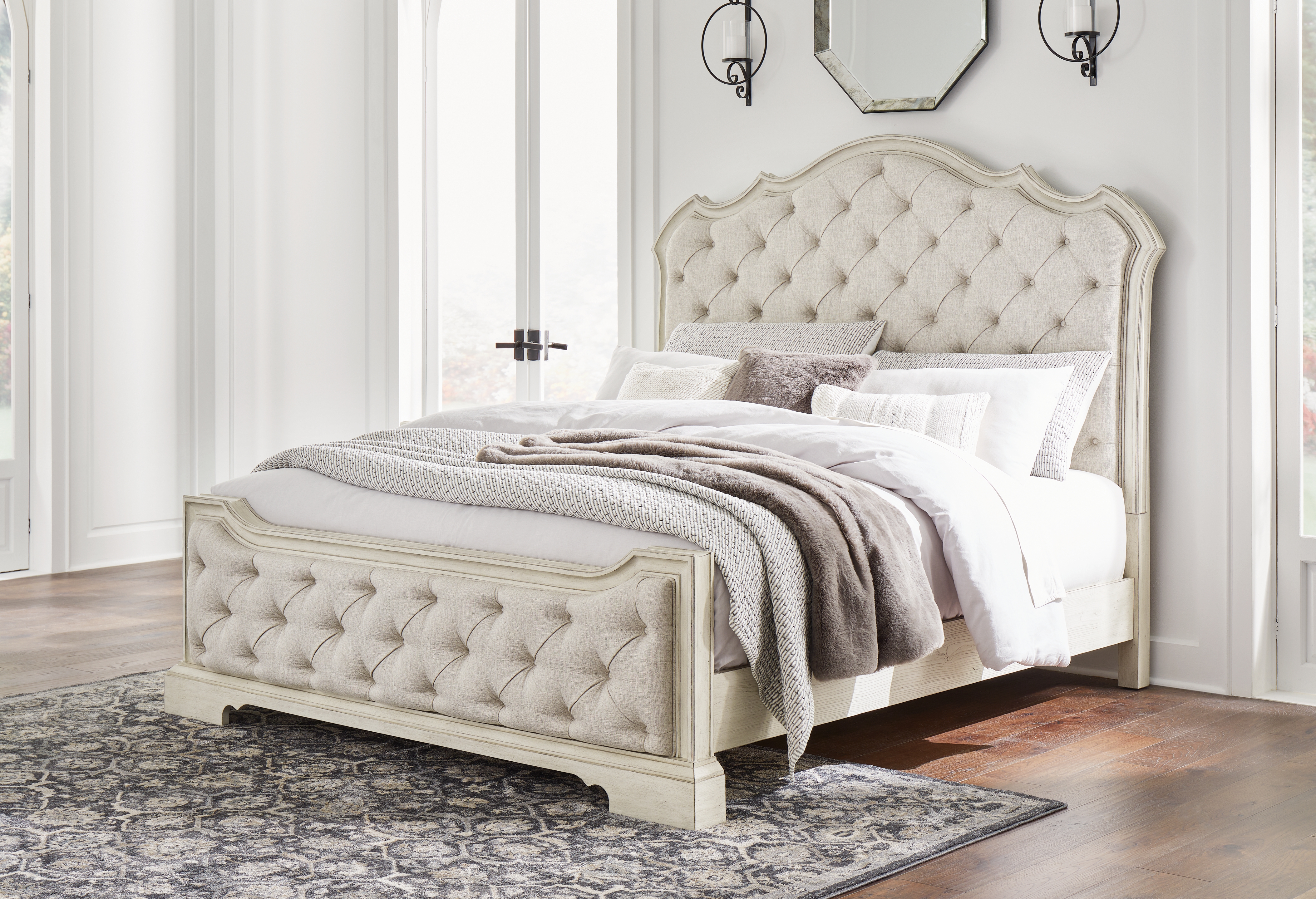 Arlendyne - King Upholstered Bed - Antique White