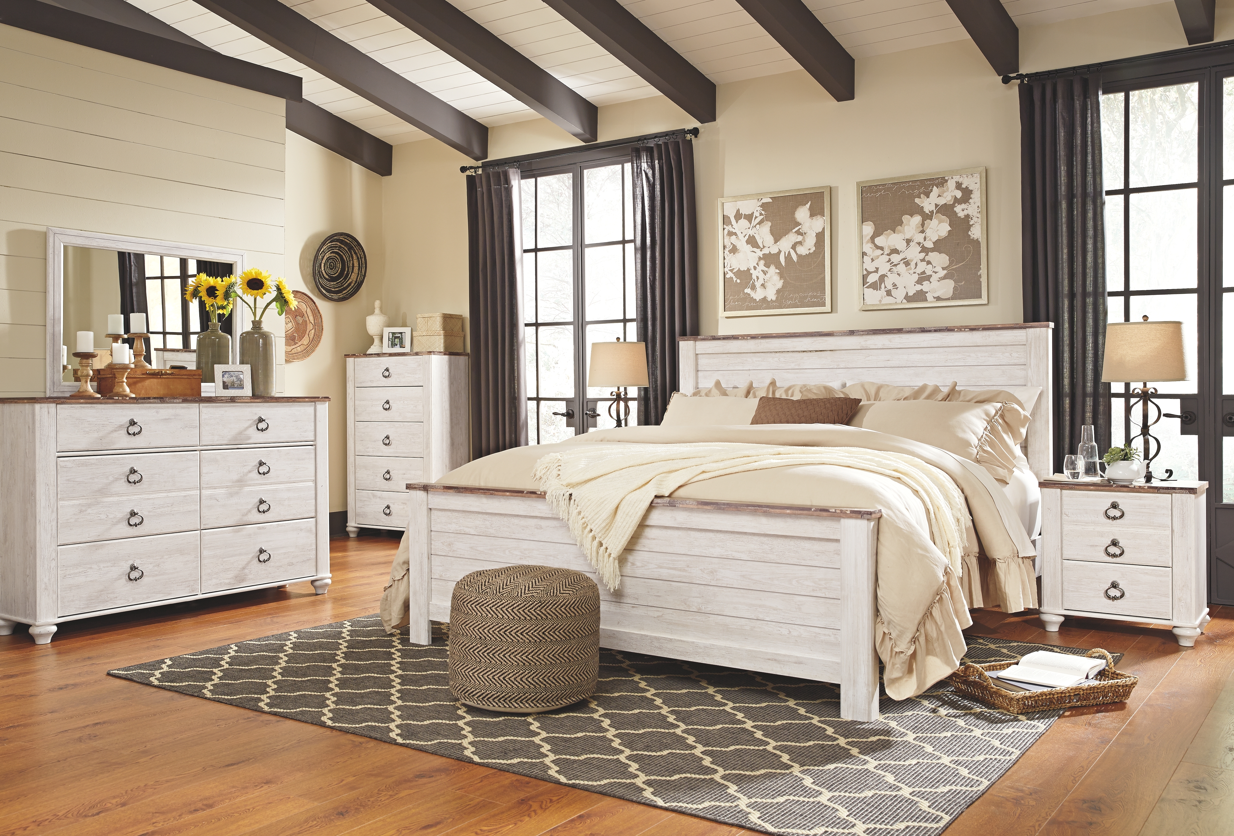 Willowton - 8 Pc. - Dresser, Mirror, Chest, California King Panel Bed, 2 Nightstands - Whitewash
