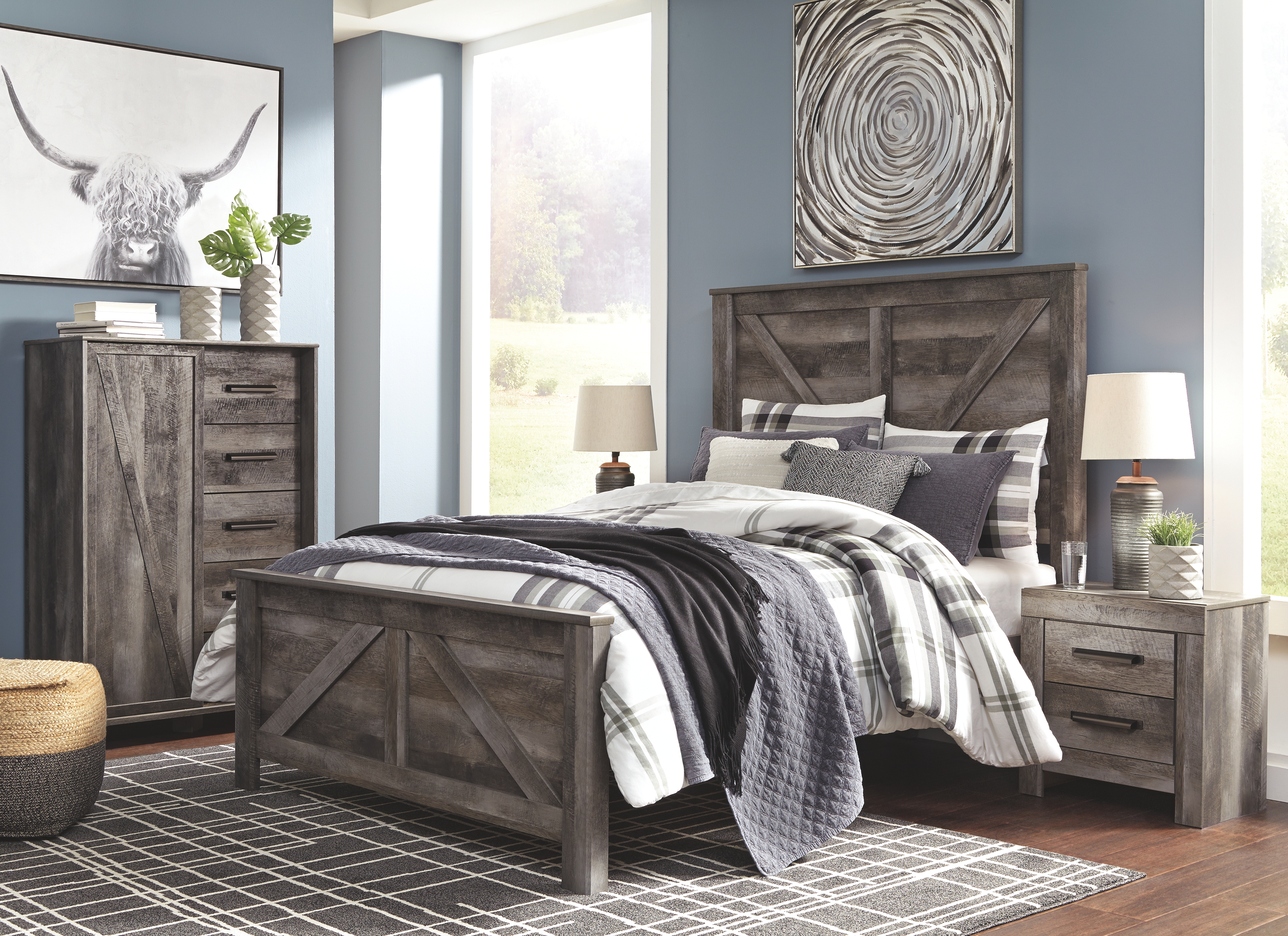 Wynnlow - 5 Pc. - Queen Crossbuck Panel Bed, 2 Nightstands - Gray