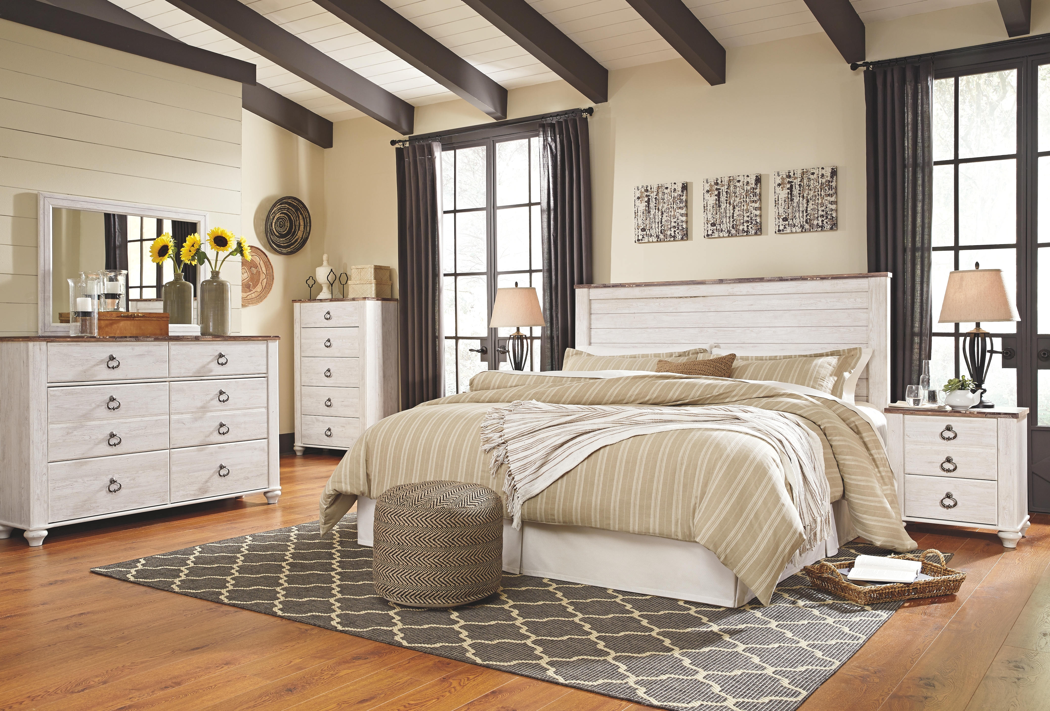 Willowton - 6 Pc. - Dresser, Mirror, Chest, King Panel Headboard, 2 Nightstands - Whitewash