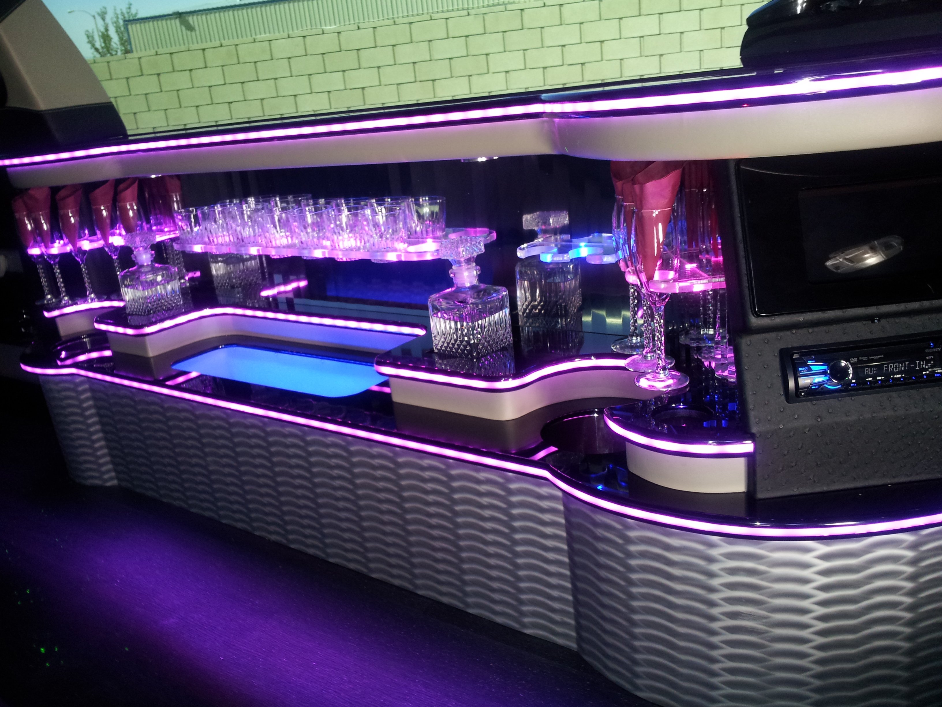 10 Passenger Limousine