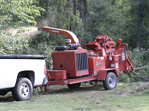 oakes tree service chipper