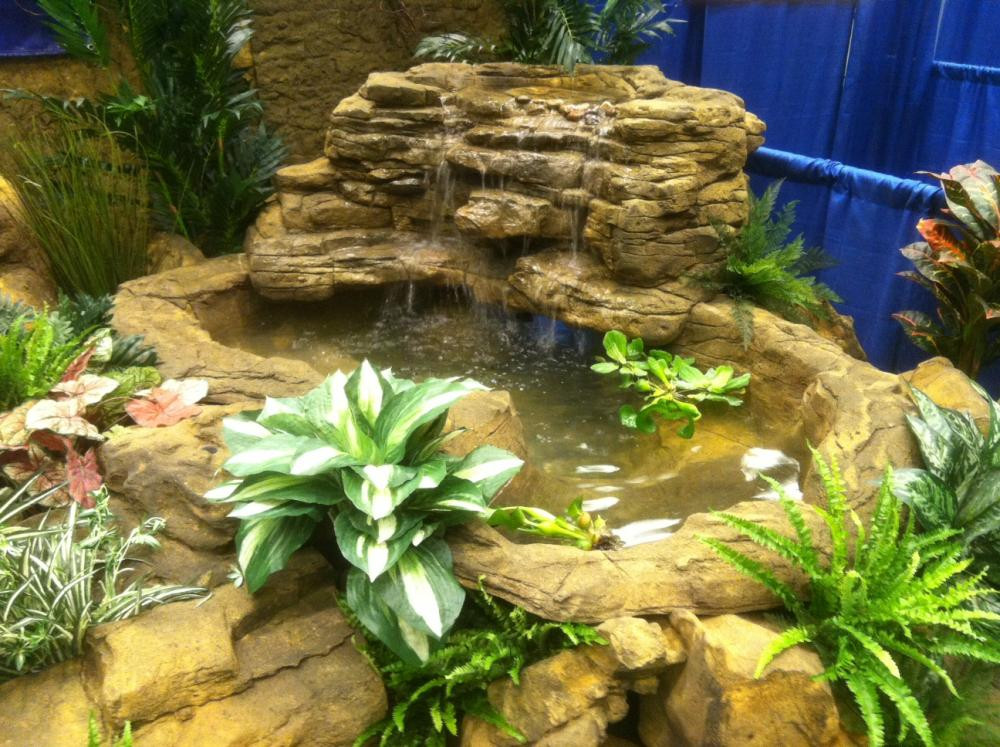 Universal Rocks Edge Waterfall - Thumbnail 4