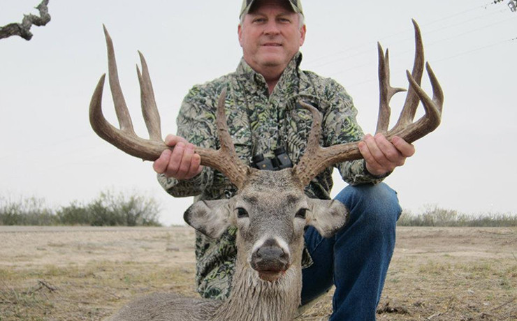 hunt white tail 4 amigos ranch