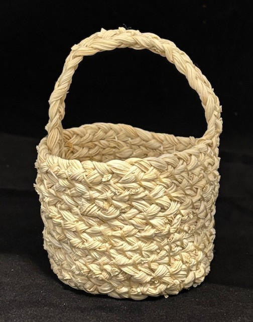 BS Braided Cornhusk Basket