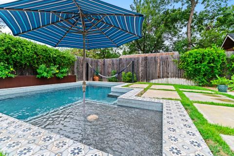 custom tile pool ledge